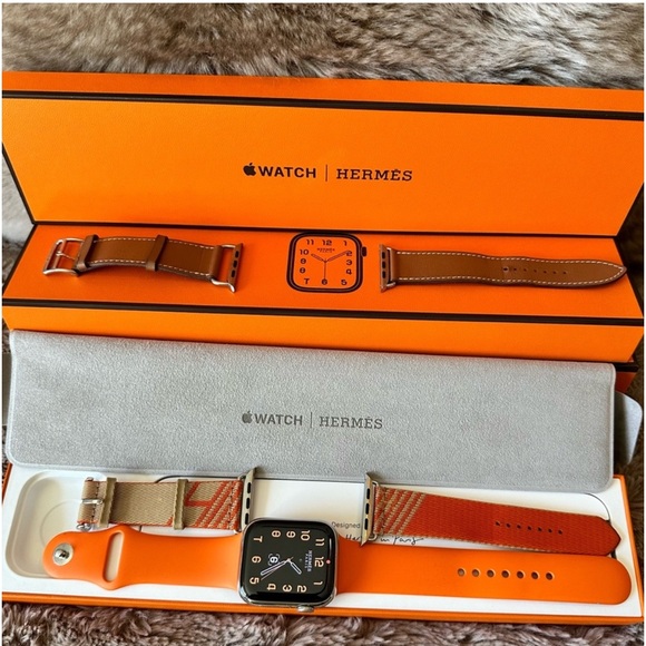 Hermes Accessories - HERMES SERIES 7 APPLE WATCH
Silver Stainless Steel Case
Hermes Sport Band
45MM
